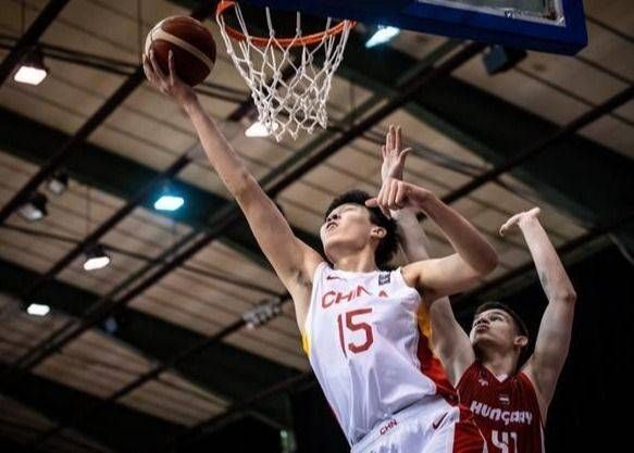 🏀青岛VS广州前瞻：杨瀚森领衔青春风暴 郭艾伦缺席“凶多吉少”